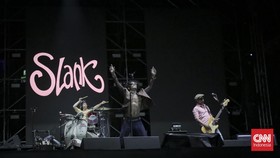 Konser Rasa Hajatan Keluarga Slank di Pasar Malam Empat Satoe