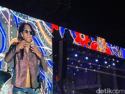 Joget dari Awal sampai Akhir Bareng Slank di Pasar Malam Empat Satoe