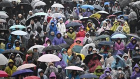 FOTO: Lautan Manusia Dukung Presiden Korsel Demo di Seoul