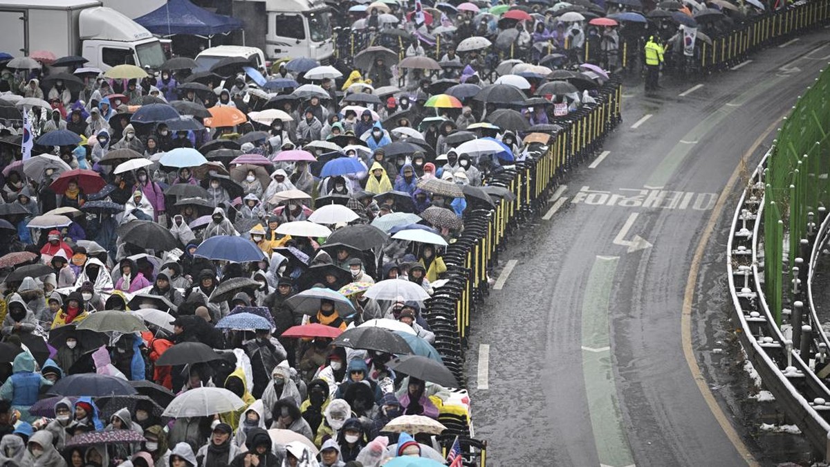 FOTO: Lautan Manusia Dukung Presiden Korsel Demo di Seoul