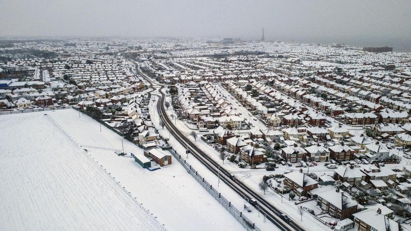 Sebagian besar wilayah di Inggris dilanda salju lebat dan hujan beku akhir pekan ini setelah suhu turun hingga -5 derajat Celsius. (Danny Lawson/PA via AP)