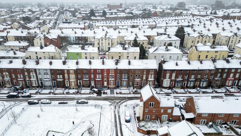 Sebagian besar wilayah di Inggris dilanda salju lebat dan hujan beku akhir pekan ini setelah suhu turun hingga -5 derajat Celsius. (Danny Lawson/PA via AP)