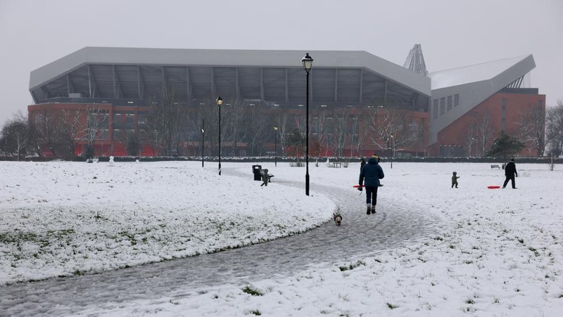 Sebagian besar wilayah di Inggris dilanda salju lebat dan hujan beku akhir pekan ini setelah suhu turun hingga -5 derajat Celsius. (Danny Lawson/PA via AP)