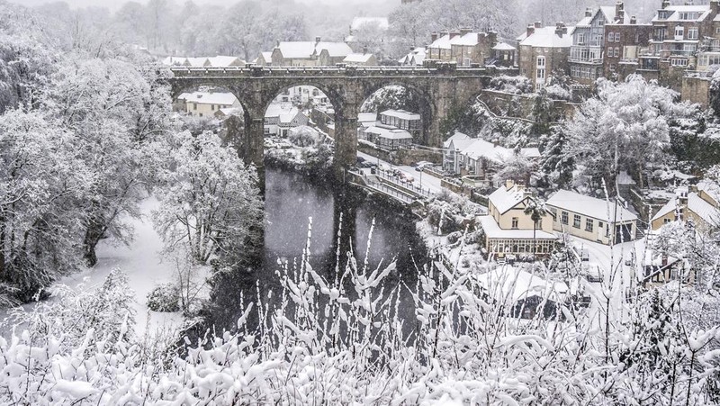 Sebagian besar wilayah di Inggris dilanda salju lebat dan hujan beku akhir pekan ini setelah suhu turun hingga -5 derajat Celsius. (Danny Lawson/PA via AP)