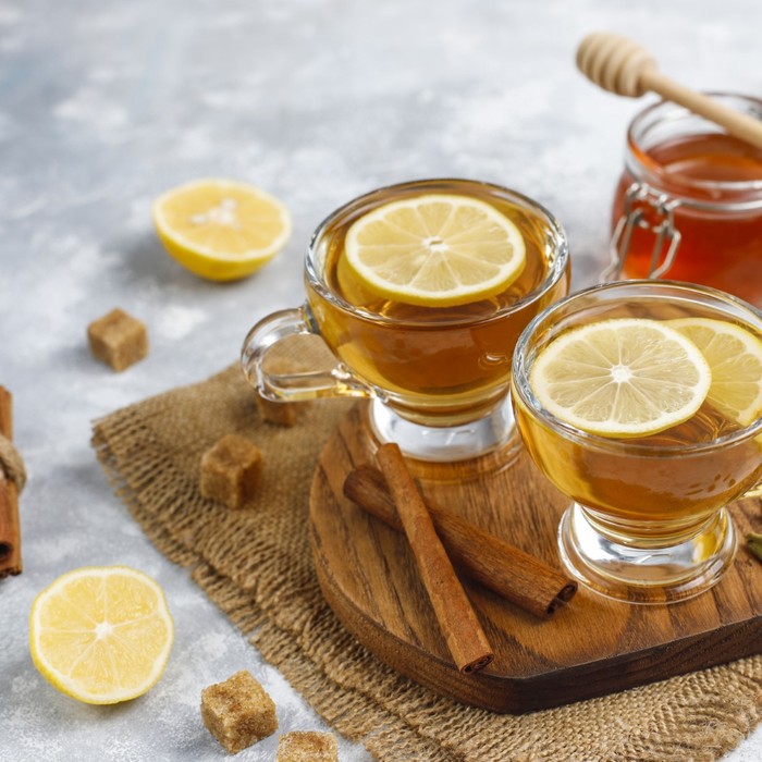 Air lemon dan madu/ Foto: Freepik.com/azerbaijan-stockers