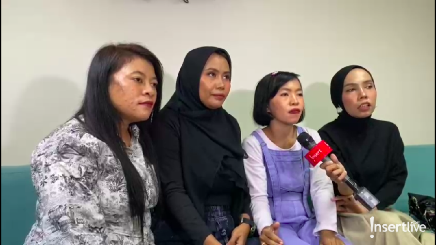 Kiri ke kanan (Siti Halimah, Yanti, Aisyah, dan Nurma)