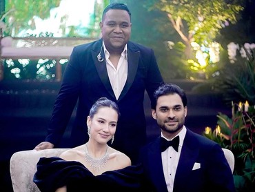 img-title Tampil di Resepsi Pevita Pearce di Malaysia, Berapa Bayaran Andmesh Sekali Manggung?