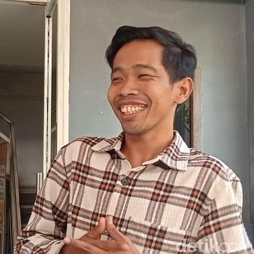 Dede Sunandar Rela Kerja Jadi Pelayan di Kafe demi Bisa Makan usai Gagal Nyaleg