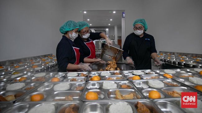 Kebersihan tempat makanan dibuat tampaknya luput dari perhatian saat makan bergizi gratis diluncurkan. Padahal, keracunan massal sering terjadi di Indonesia.