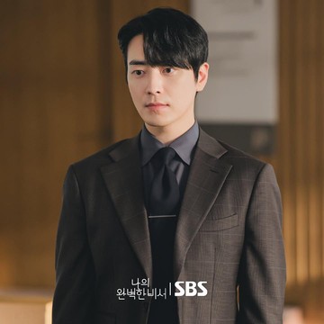 Jadi Pria 'Green Flag', Simak Potret Aktor Tampan Lee Joon Hyuk di Drakor Netflix Love Scout