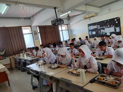 Deretan Menu di Makan Bergizi Gratis Perdana, Ganti Tiap 20 Hari Sekali