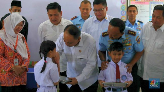 Penampakan Makan Bergizi Gratis di SD Angkasa 5, Siswa Happy Menu Enak