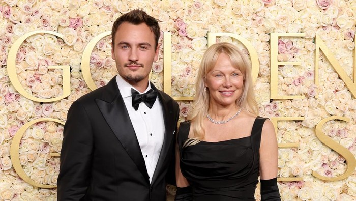 Pamela Anderson di Golden Globes 2025