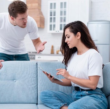 5 Cara Menghadapi Pasangan yang Terlalu Dominan