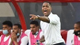 Kluivert Ungkap Alasan Terima Tawaran Latih Timnas Indonesia