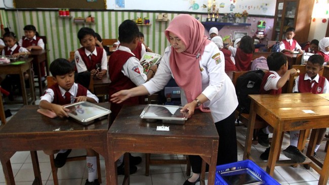 Sejumlah pihak keberatan jika insentif Rp100 ribu dari BGN kepada guru penanggung jawab, ikut menjadikan mereka sebagai pencicip makanan MBG.