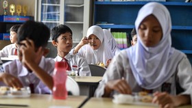 Terkendala Dapur Umum, Makan Bergizi Gratis di Sumbar Diundur