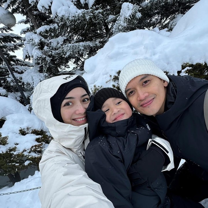 <p>Citra sendiri kerap mengunggah momen kebersamaannya bersama sang putra melalui laman Instagram. Mulai dari berlibur hingga bermain di rumah. (Foto: Instagram: @citraciki)</p>