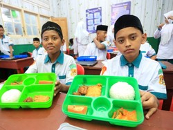 Tentang Menu Makan Bergizi Gratis tapi Tak Ada Susu