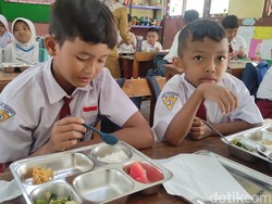 6.003 Paket Makan Bergizi Gratis Mulai Distribusikan di Sidoarjo