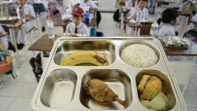 Kepala Puskesmas mengatakan setelah ditelusuri ternyata Kodim 0726 Sukoharjo yang mengelola SPPG telah mengakui proses pemasakan ayam kurang matang.