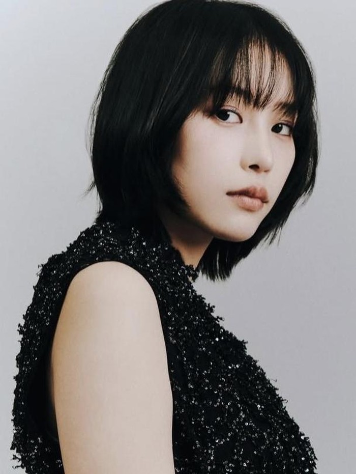 Sejak kecil, Sara kerap mengikuti kompetisi modeling. Ia pernah memenangkan '18th Nicola Model Audition Grand Pix', yang membawanya menjadi model tetap majalah mode Nicola./ foto: instagram.com/lespros_sara00