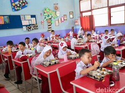 Makan Bergizi Gratis Prabowo Butuh Tambahan Rp 100 Triliun