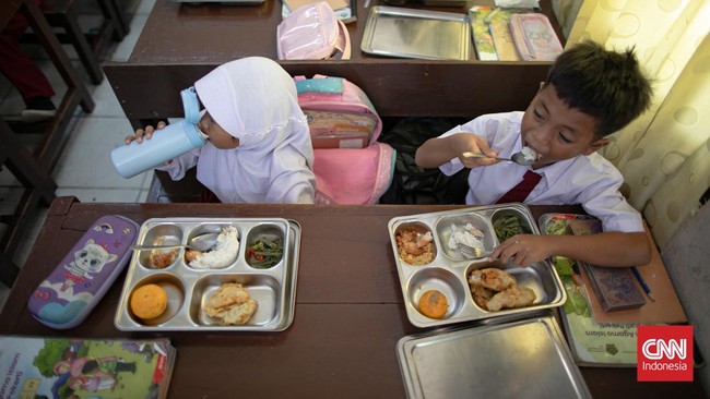 MUI mengingatkan penyaluran dana charity sudah ada ketentuannya. Menurut MUI, tak semua siswa sekolah masuk kategori miskin.