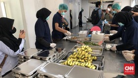 Melihat Dapur Umum Makan Bergizi Gratis di Halim Perdanakusuma