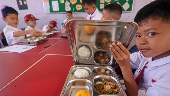 Politikus Partai NasDem Irma Suryani Chaniago memberi sejumlah catatan terhadap programme makan bergizi gratis (MBG) yang telah berjalan selama sepekan terakhir.