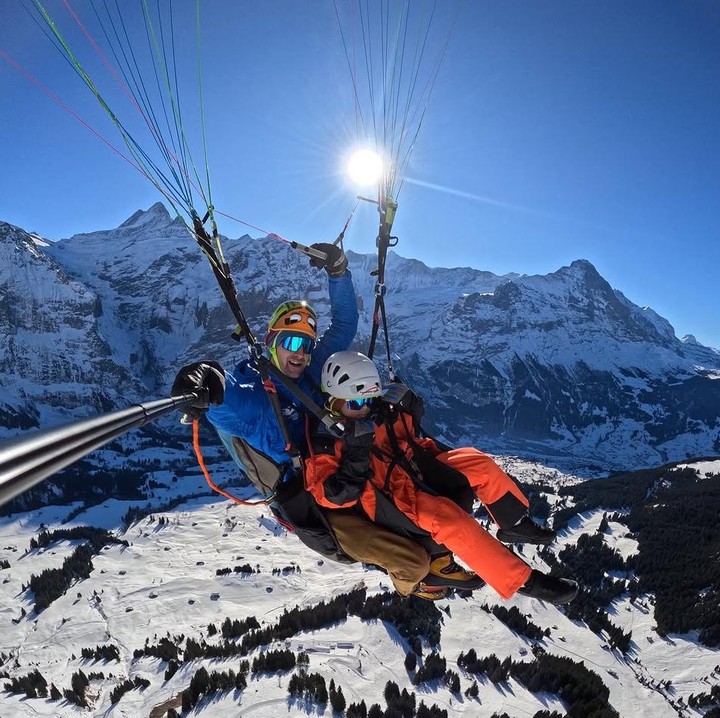 <p>Banyak netizen yang memuji Tya dan Kanaka karena memiliki nyali yang sangat berani untuk menaiki paragliding ini. Mereka juga terkagum dengan pemandangan yang diabadikan oleh Tya. "<em>MasyaAllah</em> serunya. Semua hebat, berani, dan kuat," papar seorang netizen. "<em>MasyaAllah</em> indahnya ciptaanMu, pada hebat enggak ada yang takut," ujar netizen lainnya. (Foto: Instagram: @tya_ariestya)</p>