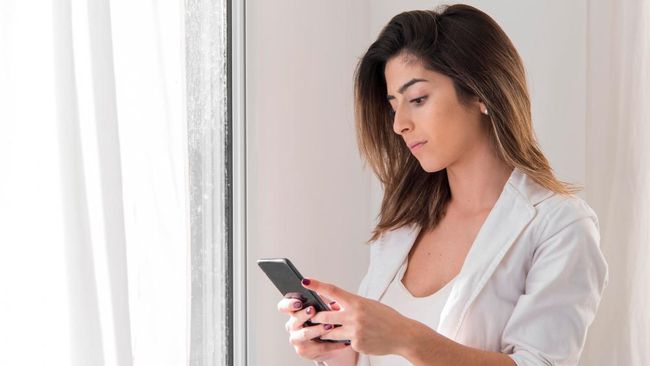5 Ciri Kepribadian Orang yang Suka Aktifkan Mode Senyap di Ponselnya