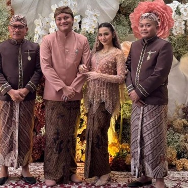 6 Potret Acara Tasyakuran 7 Bulanan Mahalini