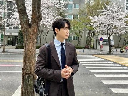 5 Potret Lee Jun Hyuk, Ayah Tampan yang Cerdas & Bikin Jatuh Hati di Drakor Love Scout