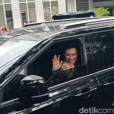 Johnny Wong Kritis di Rumah Sakit, Anak Baim Sempat Lambaikan Tangan ke Kakek