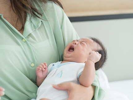 Bayi Terus Menangis tapi ASI Belum Keluar, Ini yang Perlu Dilakukan Bunda