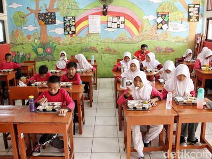 Daftar Menu di Program Makan Bergizi Gratis Anak Sekolah Tiap Daerah Indonesia, Adakah Wilayah Bunda?