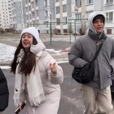 Terbang ke Belarus, Billy Syahputra Ingin Serius dengan Vika Kolesnaya?