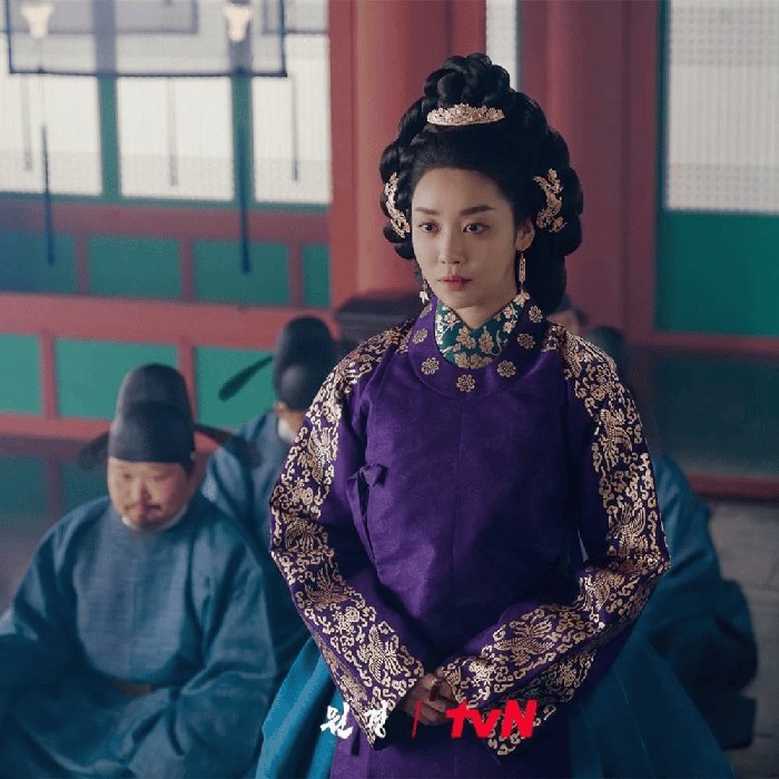 Cha Joo Young di Drama The Queen Who Crowns  / Foto : x.com/tvingdotcom