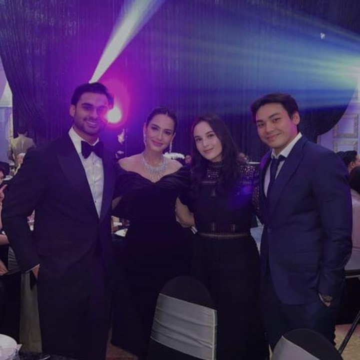 <p>Melalui laman <em>Instagram Stories,</em> Chelsea terlihat membagikan kebersamaannya dengan Pevita di acara tersebut. "<em>Happy wedding to sweetest couple @pevpearce @mirzan__m,</em>" tulis Chelsea, dikutip dari laman<em> Instagram@chelseaislan,</em> Selasa (7/1/2025). (Foto: Instagram@chelseaislan)</p>