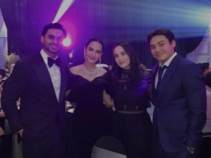 5 Potret Chelsea Islan dan Suami Hadiri Resepsi Pernikahan Pevita Pearce di Malaysia