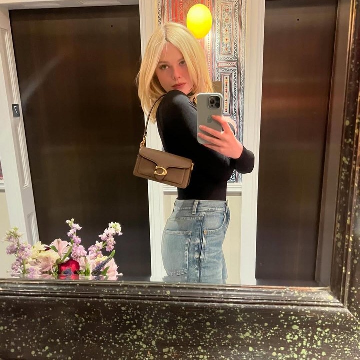 <p>Seperti sang kakak, Elle juga terus mengembangkan bakat beraktingnya hingga kini berusia 26 tahun. Belakangan, perempuan kelahiran Amerika Serikat ini kerap bermain di film dan serial TV sebagai bintang utama. (Foto: Instagram @ellefanning)</p>