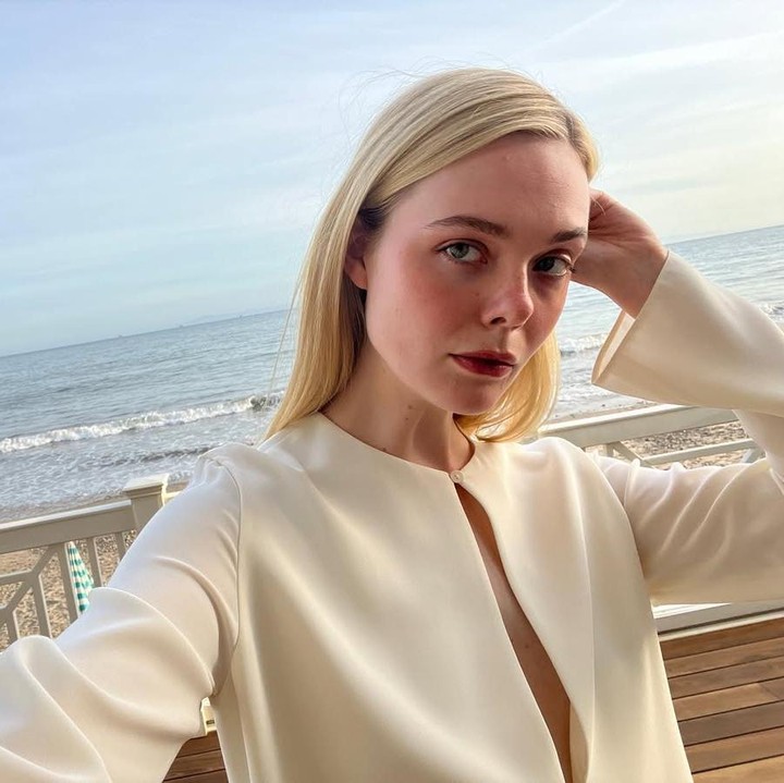 <p>Elle Fanning memulai kariernya di usia yang lebih muda dari sang kakak, yakni di usia 3 tahun. Elle kecil pertama kali bermain film berjudul <em>I Am Sam</em>, di mana ia memerankan versi muda sang kakak. (Foto: Instagram @ellefanning)</p>