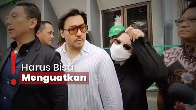 David Bayu Dampingi Audrey Jalani Sidang Perdana Kasus Video Syur