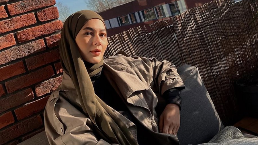 Gaya hijab Paula Verhoeven Wong Gaya hijab Paula Verhoeven Wong.