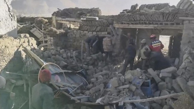 Jumlah korban tewas akibat gempa bumi dahsyat di wilayah Tibet, China pada Selasa (7/1) tembus 126 jiwa dan 188 orang terluka.