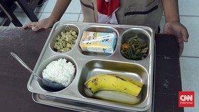Siswa di Makassar Dijanjikan Hadiah Jika Habiskan Makan Bergizi Gratis