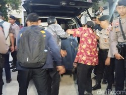 PDIP Heran KPK Bawa Koper tapi Cuma Sita Flashdisk-Buku dari Rumah Hasto