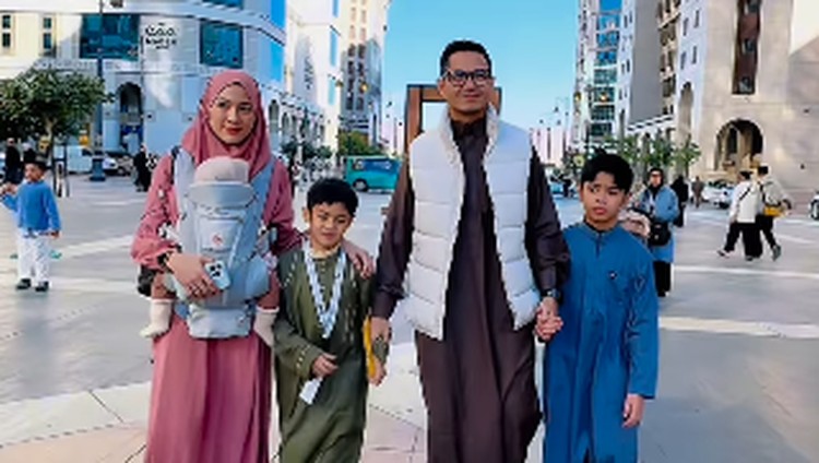 Lia Putri Alyssa Soebandono Ikut Umrah