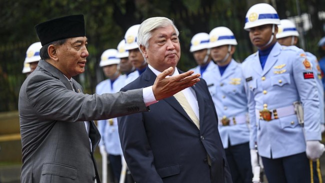 Kementerian Pertahanan mengungkap pembahasan rapat terbatas antara Menteri Pertahanan RI Sjafri Sjamsoeddin dengan Menteri Pertahanan Jepang Gen Nakatabi.